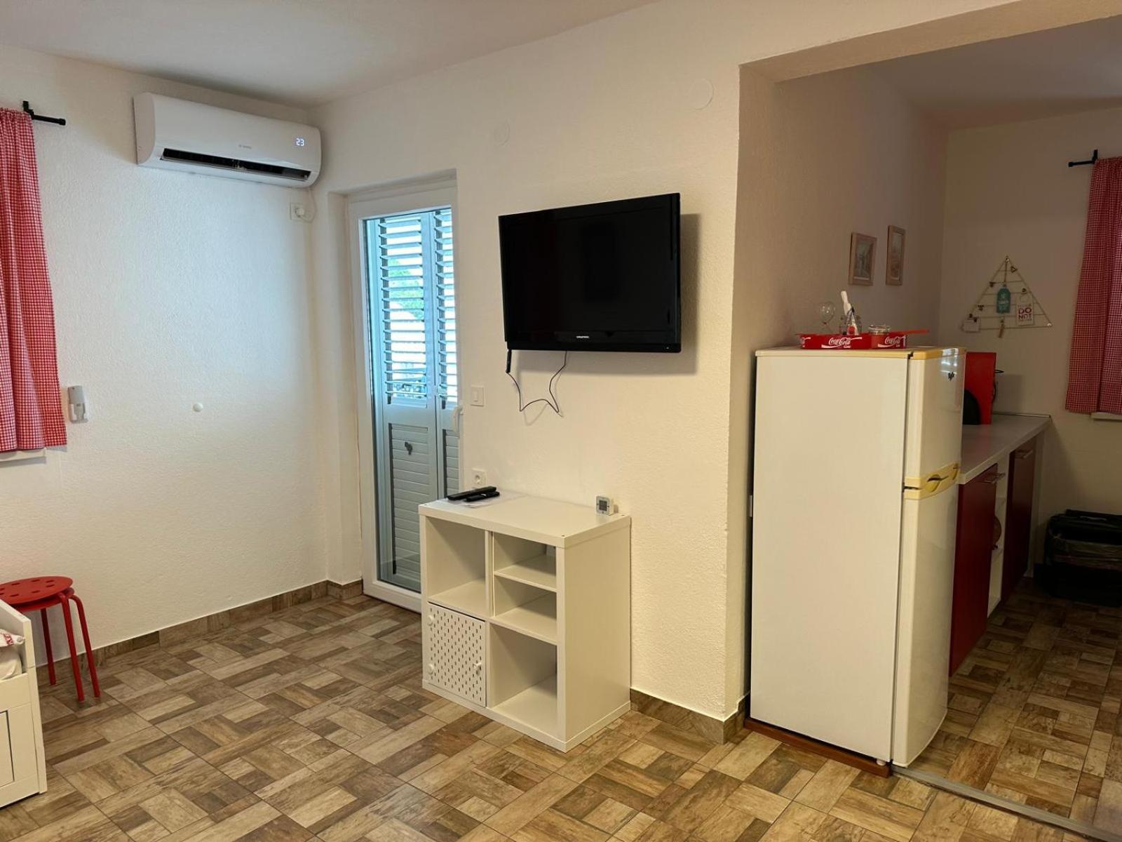 Apartments "Laci" Krk Town Buitenkant foto